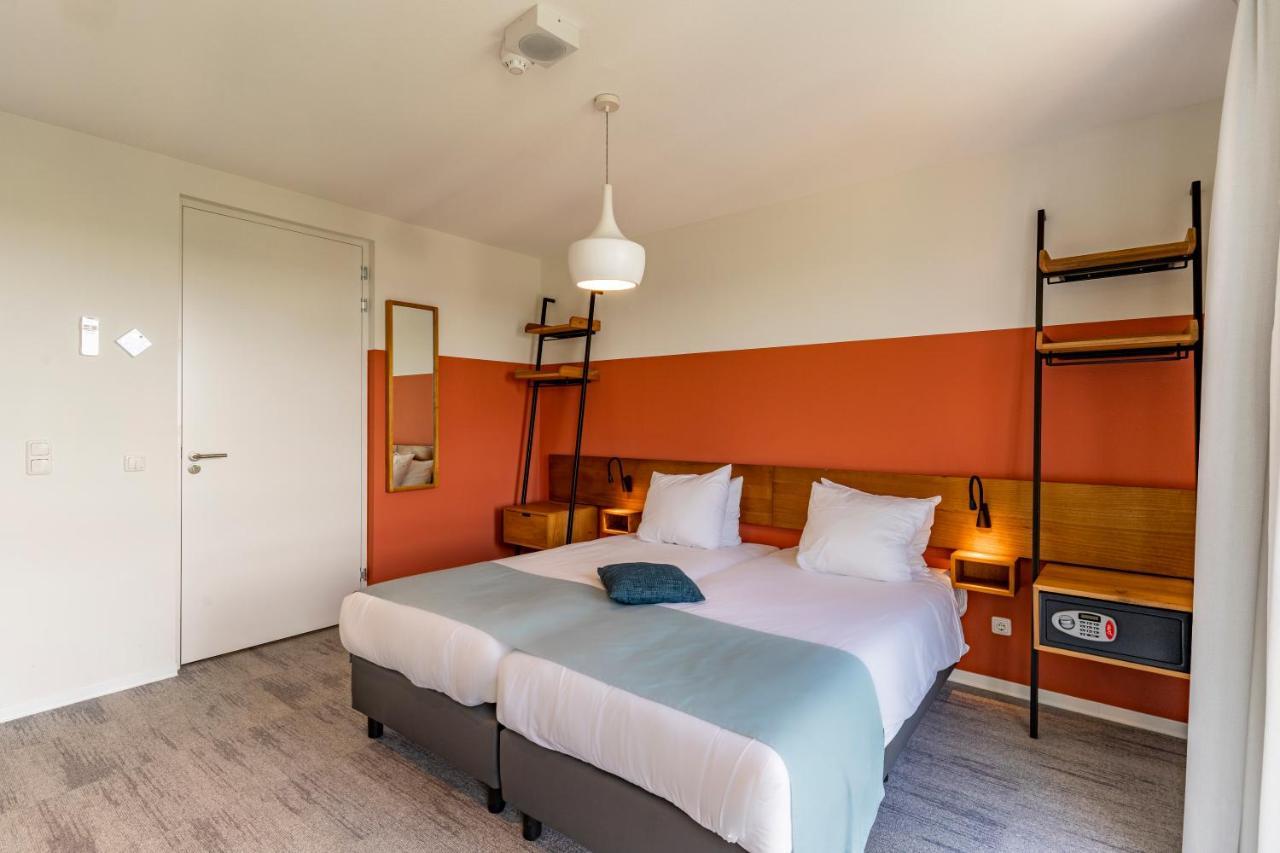Twin Room,1588371842:JPEG